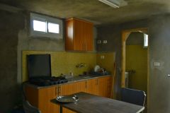 Grotta trasformata in appartamento - cucina e bagno