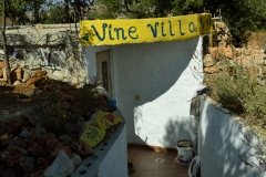 Grotta "Vine Villa": trasformata in appartamento - esterno